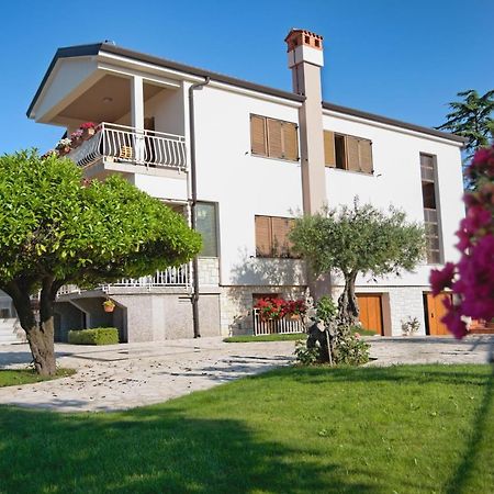 Apartments Vili Umag Bagian luar foto
