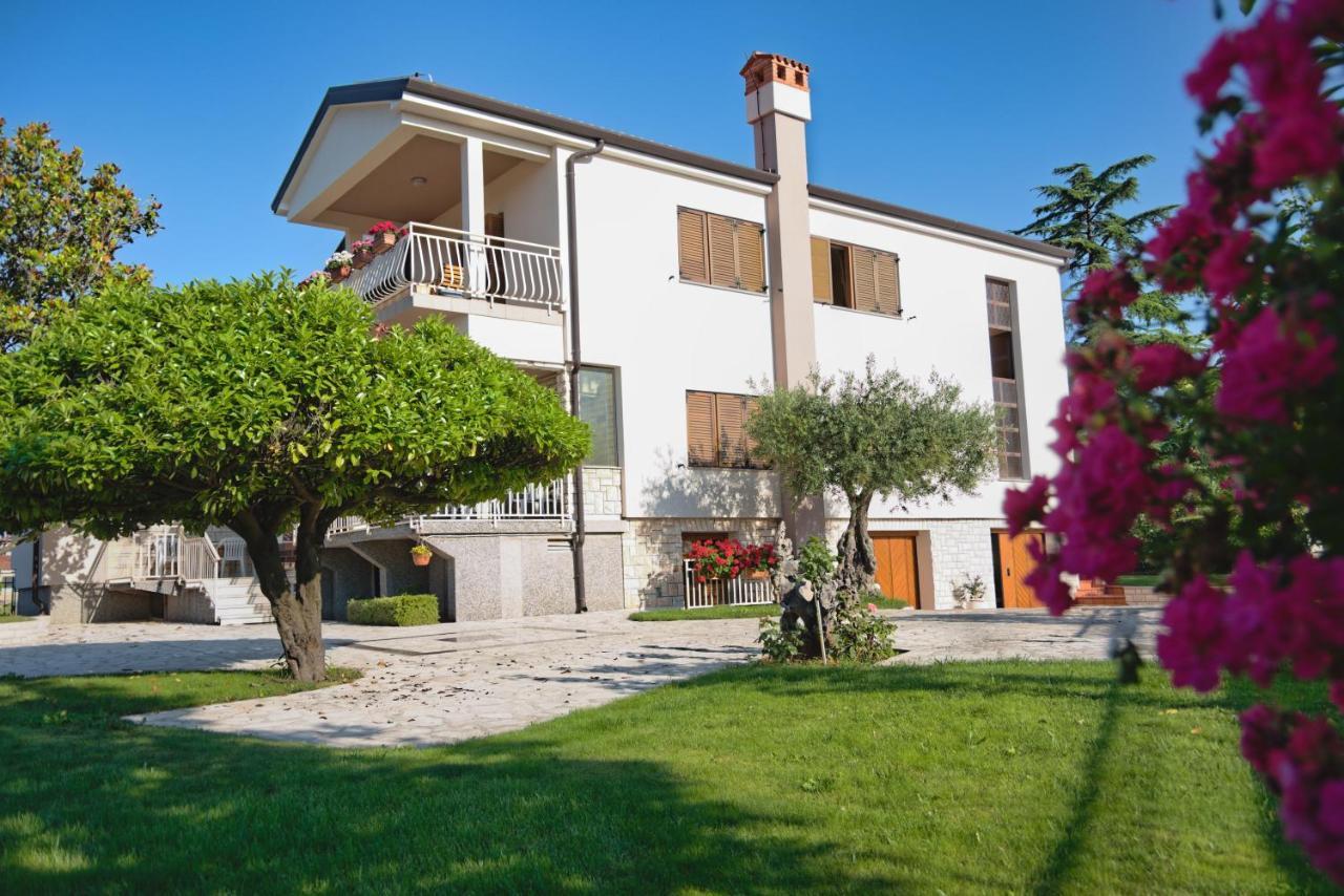 Apartments Vili Umag Bagian luar foto