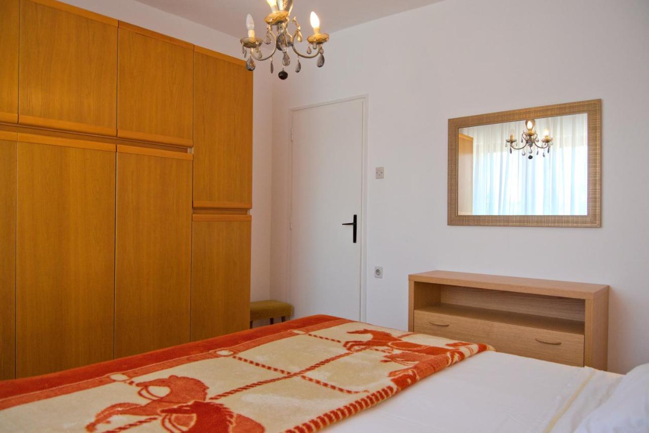 Apartments Vili Umag Bagian luar foto