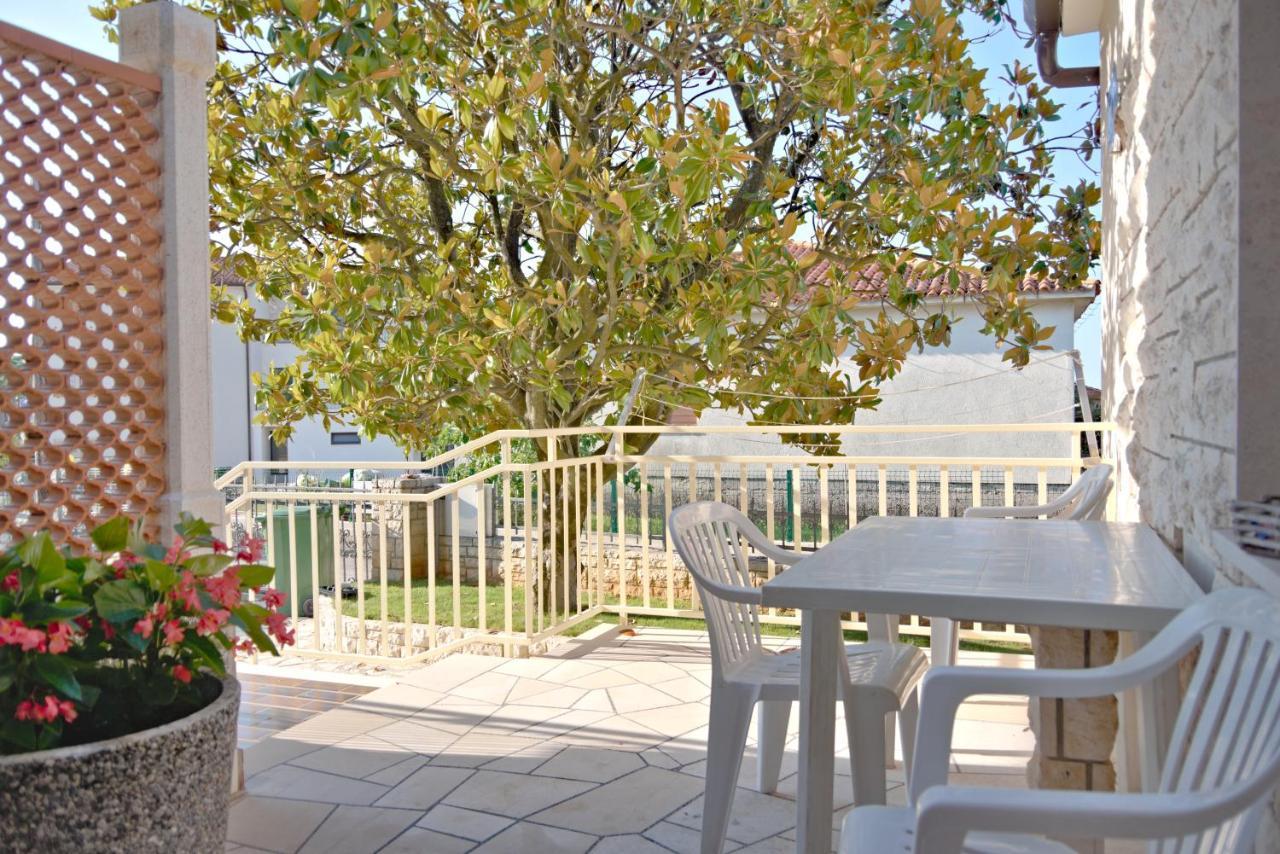 Apartments Vili Umag Bagian luar foto