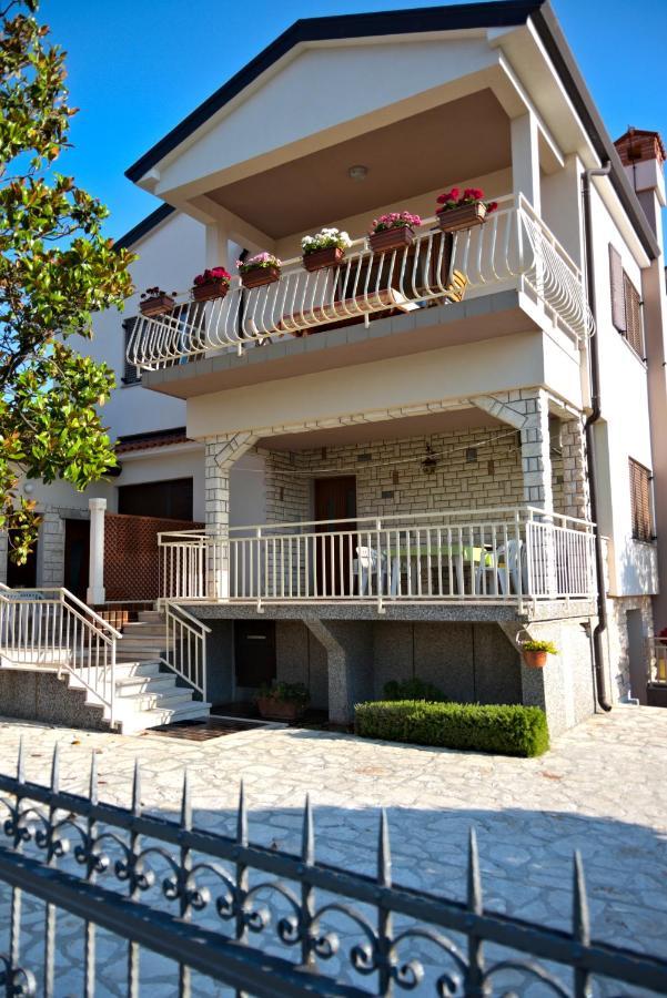 Apartments Vili Umag Bagian luar foto